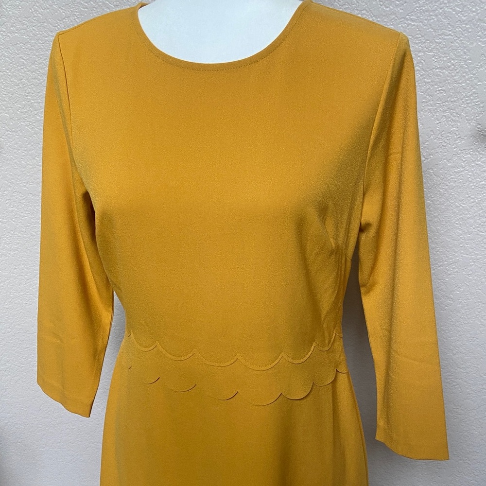 Beautifully golden! Banana Republic dress accented with scallop detail. Size 4.